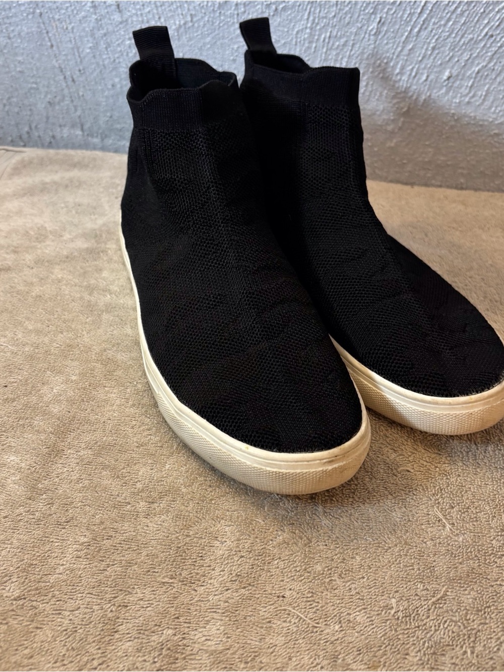 Mudd Black Knit Slip-On High-Top Sneakers with White Sole Women’s Szz 8.5 M
